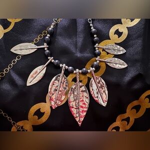 Paparazzi 🍃Leaf Necklace and earrings